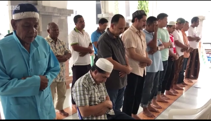 Umat Beragama Bersatu Doakan Keselamatan 12 Remaja Terjebak di Gua