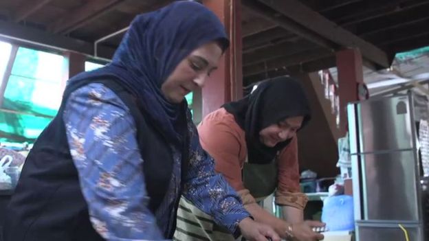 Relawan Muslim Bantu Logistik Tim Penyelamat 12 Remaja