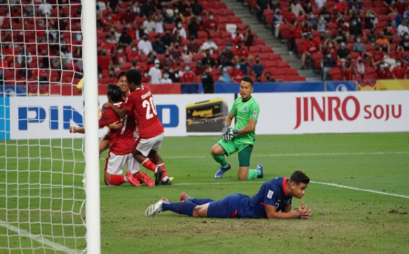 Laga Keras Indonesia Vs SIngapura: 42 Pelanggaran, 3 Kartu Merah, 2 Kartu Kuning