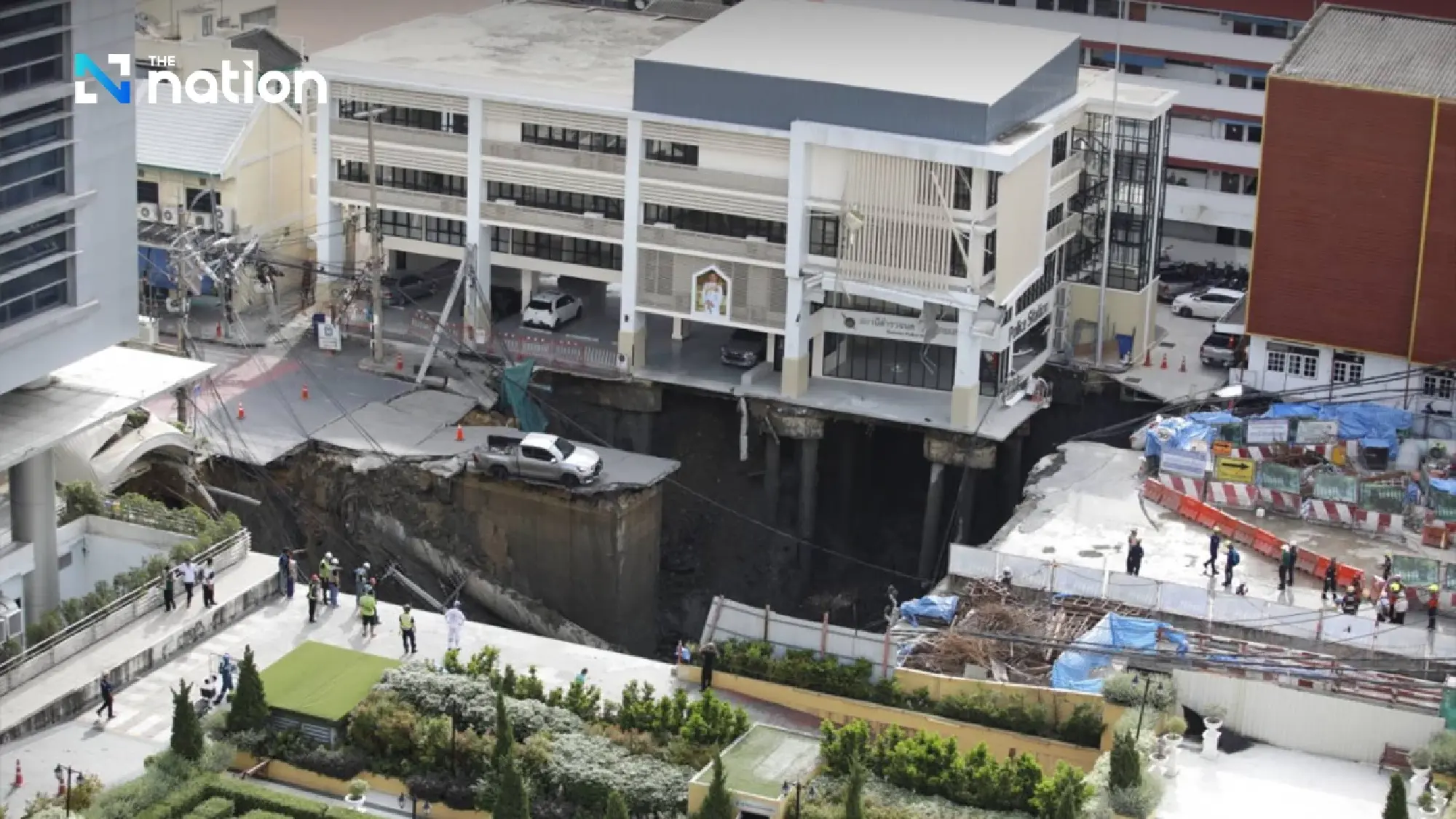 PM Thailand Anutin Perintahkan Investigasi Ambruknya Jalan di Bangkok