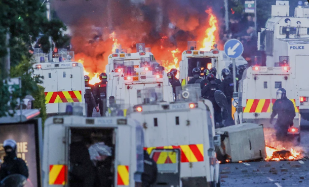 Ngeri, Rusuh Imigran Pecah di Belfast, Inggris Perkuat Pengawasan