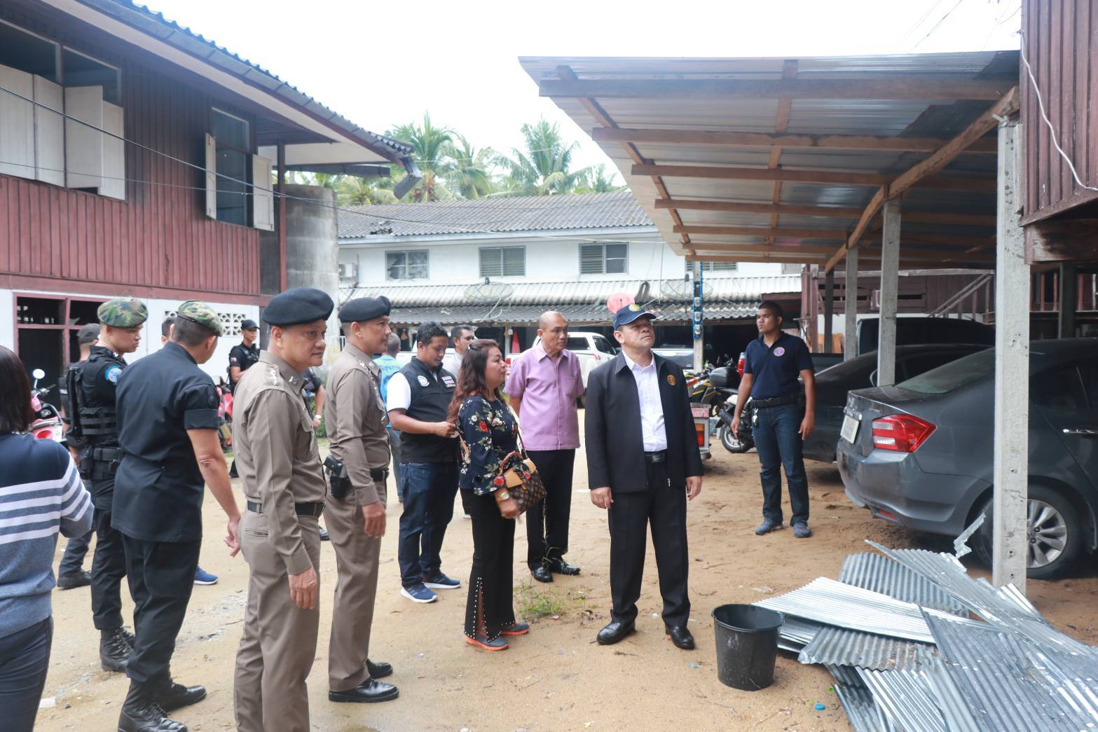 Pejabat Thailand Selatan Cek Kerusakan Akibat Bom Mobil