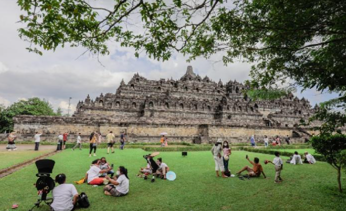 Jokowi Asks for Entrance Tickets to Borobudur Temple not to be Increase