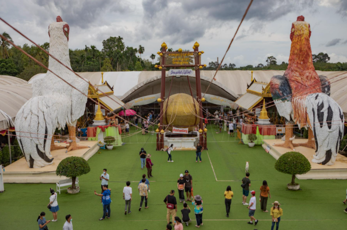 Patung 'Egg Boy' Jadi Fenomena Baru Pariwisata di Thailand