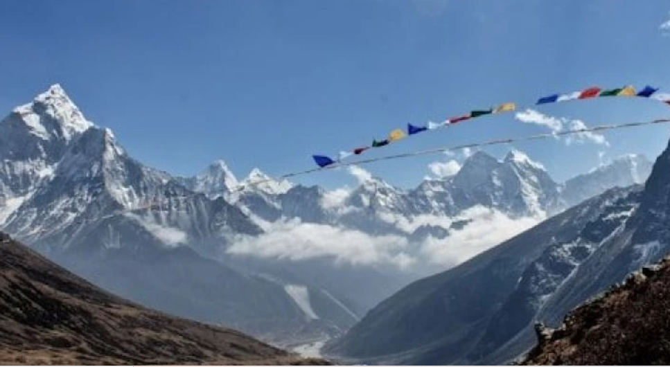 350 Lebih Pendaki Selamat dari Badai Salju Everest, Ratusan Lainnya Masih Terjebak