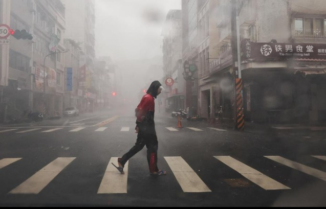Penampakan Topan Krathon Hantam Taiwan, 2 Tewas, 178 Ribu Rumah Terdampak