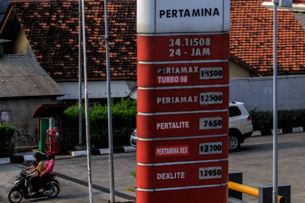The Economic Price of Pertalite-Solar in Indonesia is IDR 17,000 per liter