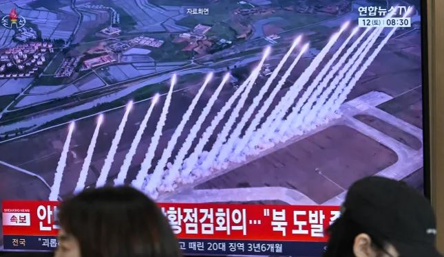 Korut "Ngamuk" Luncurkan Rudal Setelah Latgab Militer AS-Jepang-Korsel